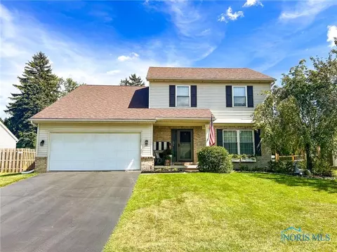 4020 Meadow Green Dr, Sylvania, OH 43560