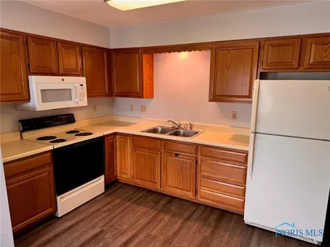 1621 Colonial Ln, Bryan, OH 43506 photo 6