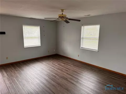 1621 Colonial Ln, Bryan, OH 43506 photo 2