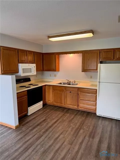 1621 Colonial Ln, Bryan, OH 43506 photo 5
