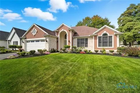 68 Hidden Meadow Dr, Holland, OH 43528