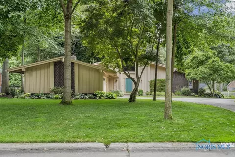 2124 Tanglewood Dr, Toledo, OH 43614