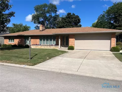 2711 Riverview Dr, Maumee, OH 43537