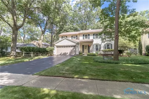 2266 Saint James Woods Blvd, Toledo, OH 43617