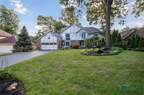 4445 Woodbriar Dr, Toledo, OH 43623