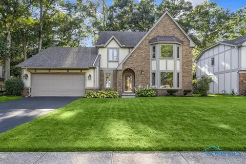2415 Cannons Park Rd, Toledo, OH 43617