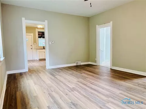 1333 Avondale Ave, Toledo, OH 43607 photo 5