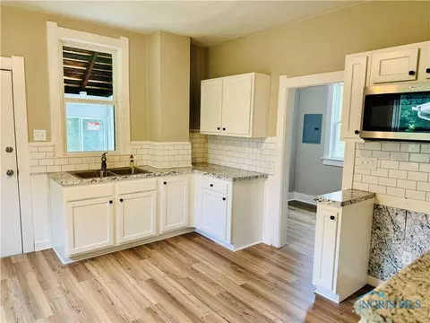 1333 Avondale Ave, Toledo, OH 43607 photo 3