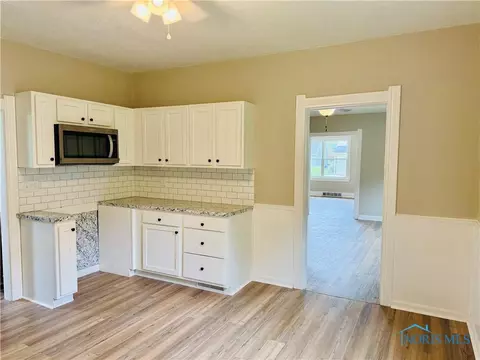 1333 Avondale Ave, Toledo, OH 43607 photo 4