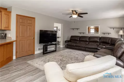5771 Bermuda Dr, Walbridge, OH 43465 photo 9
