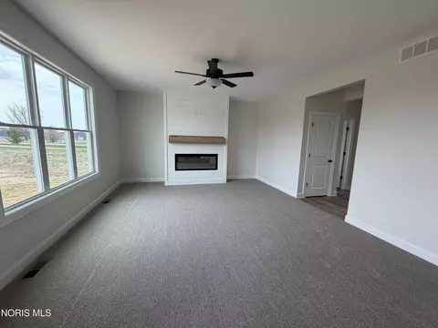 1407 Thomas Ln, Waterville, OH 43566 photo 2
