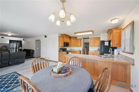 5694 Bermuda Dr, Walbridge, OH 43465 photo 8