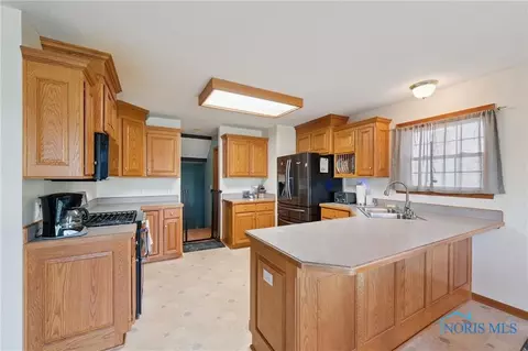 5694 Bermuda Dr, Walbridge, OH 43465 photo 7