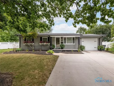 11751 Kingsgate Ct, Perrysburg, OH 43551