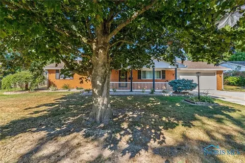 409 Burnham Dr, Fostoria, OH 44830