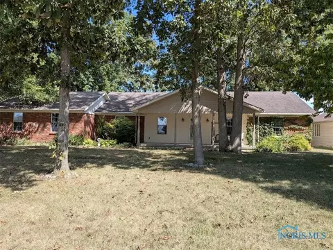 40 Lemans Dr, Napoleon, OH 43545