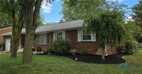 28542 Simmons Rd, Perrysburg, OH 43551