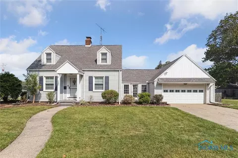 2601 Randall Dr, Oregon, OH 43616