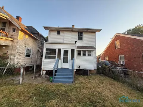 Exterior - 616 E Park St, Toledo, OH 43608 photo 2 of 4