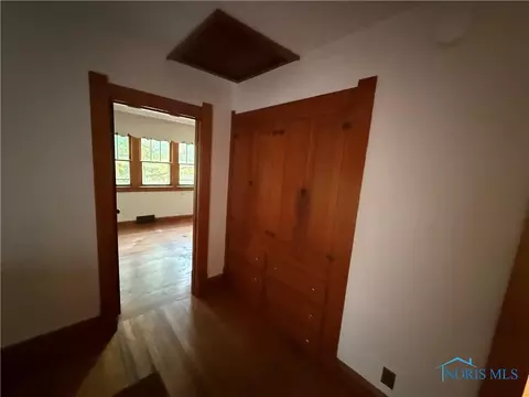 Entry Way - 616 E Park St, Toledo, OH 43608 photo 3 of 3
