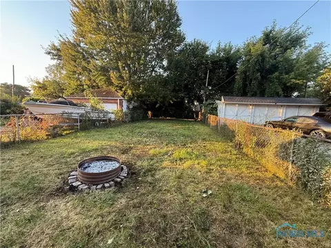 Exterior - 616 E Park St, Toledo, OH 43608 photo 1 of 4