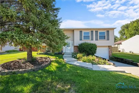 217 Farnstead Dr, Northwood, OH 43619