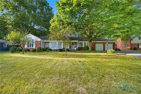 893 W Wooster St, Bowling Green, OH 43402