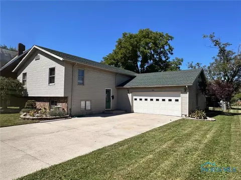736 4th St, Fremont, OH 43420