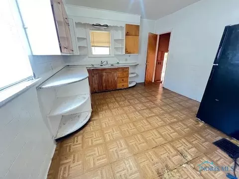 Kitchen - 532 Spring St, Toledo, OH 43608 photo 1 of 3