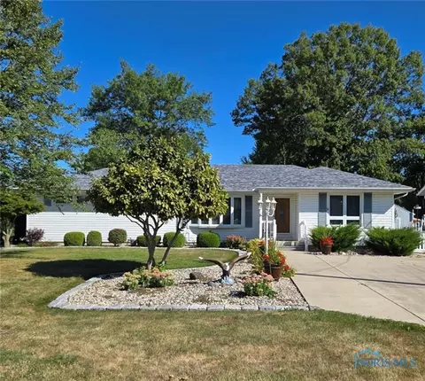 105 Martin Ave, Pemberville, OH 43450