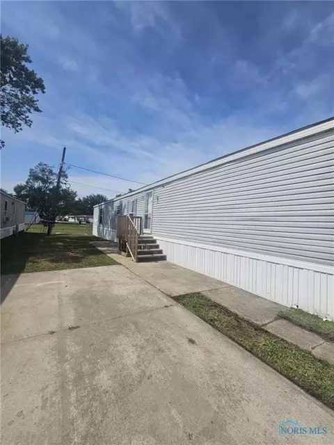 1508 Mustang Dr, Defiance, OH 43512