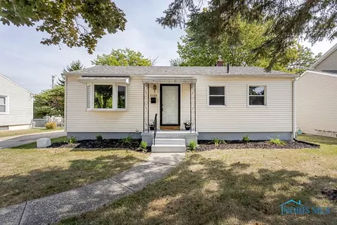 1138 Holgate Ave, Maumee, OH 43537