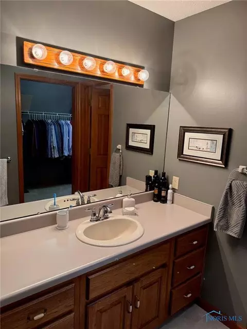Bath - 107 Shaffer Blvd, Bryan, OH 43506 photo 4 of 6