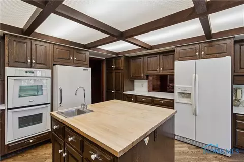 Kitchen - 04441 State Route 576, Bryan, OH 43506 photo 3 of 5