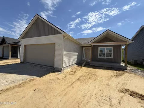 5026 Easton Dr, Oregon, OH 43616