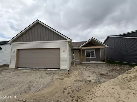 5026 Easton Dr, Oregon, OH 43616