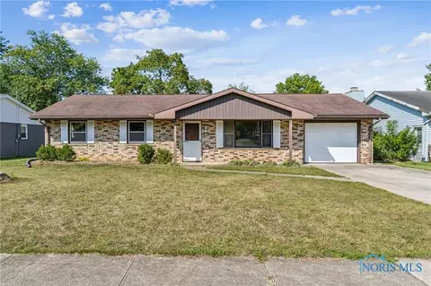 2100 Candlewick Dr, Findlay, OH 45840
