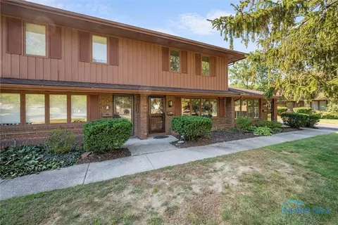 4061 Sherwood Forest Manor Rd #B6, Toledo, OH 43623