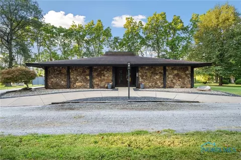 421 Stewart Dr, Fremont, OH 43420