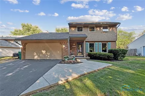26926 Oakmead Dr, Perrysburg, OH 43551