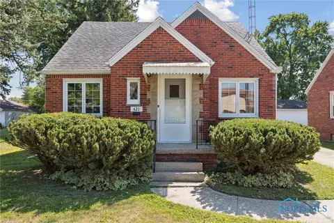 421 Eagle Point Rd, Rossford, OH 43460