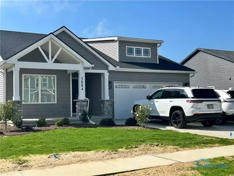 5084 Magnolia Dr, Oregon, OH 43616