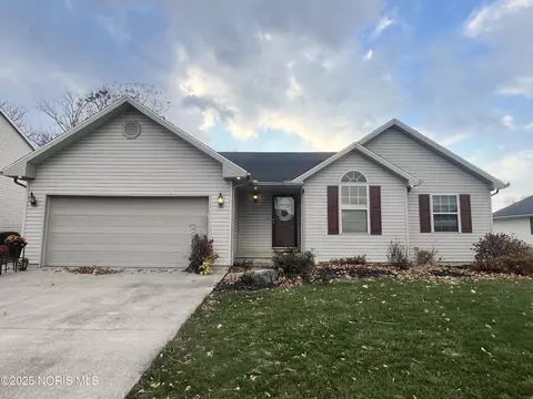 1010 Country Creek Dr, Findlay, OH 45840