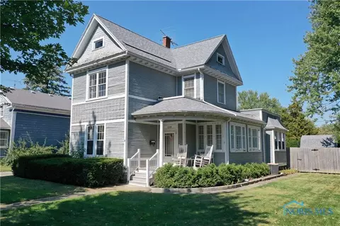 110 E 1st St, Woodville, OH 43469