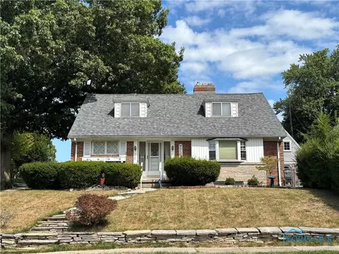 2455 Eastmoreland Dr, Oregon, OH 43616