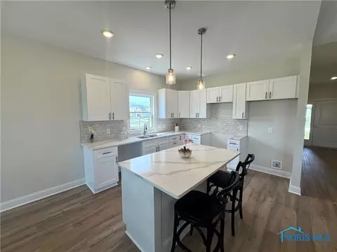 Kitchen - 1902 Caleb Ct, Waterville, OH 43566 photo 2 of 2