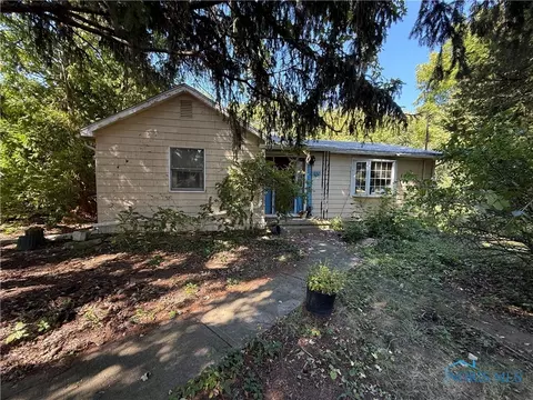 28665 Georgia Rd, Perrysburg, OH 43551
