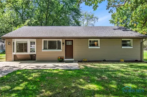 5831 Rega Dr, Toledo, OH 43623