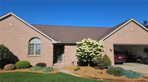 1633 Grand Bay Dr, Oregon, OH 43616