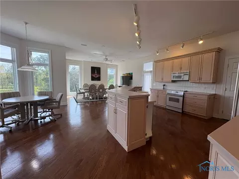 107 Deerfield Cir, Bryan, OH 43506 photo 17